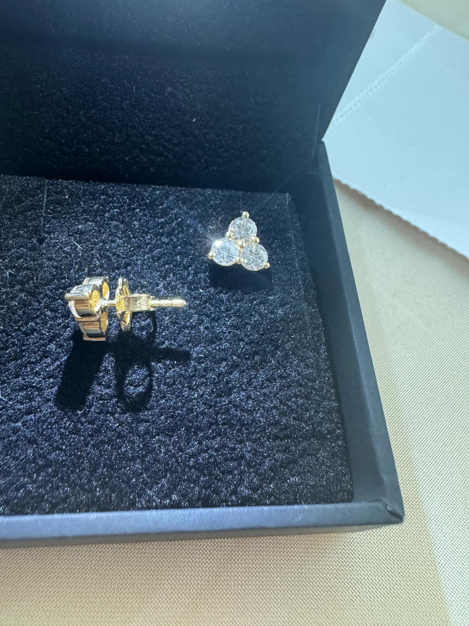 Prabangūs trikampiai 18 karatų aukso auskarai su 1.26 ct deimantais - Image 6