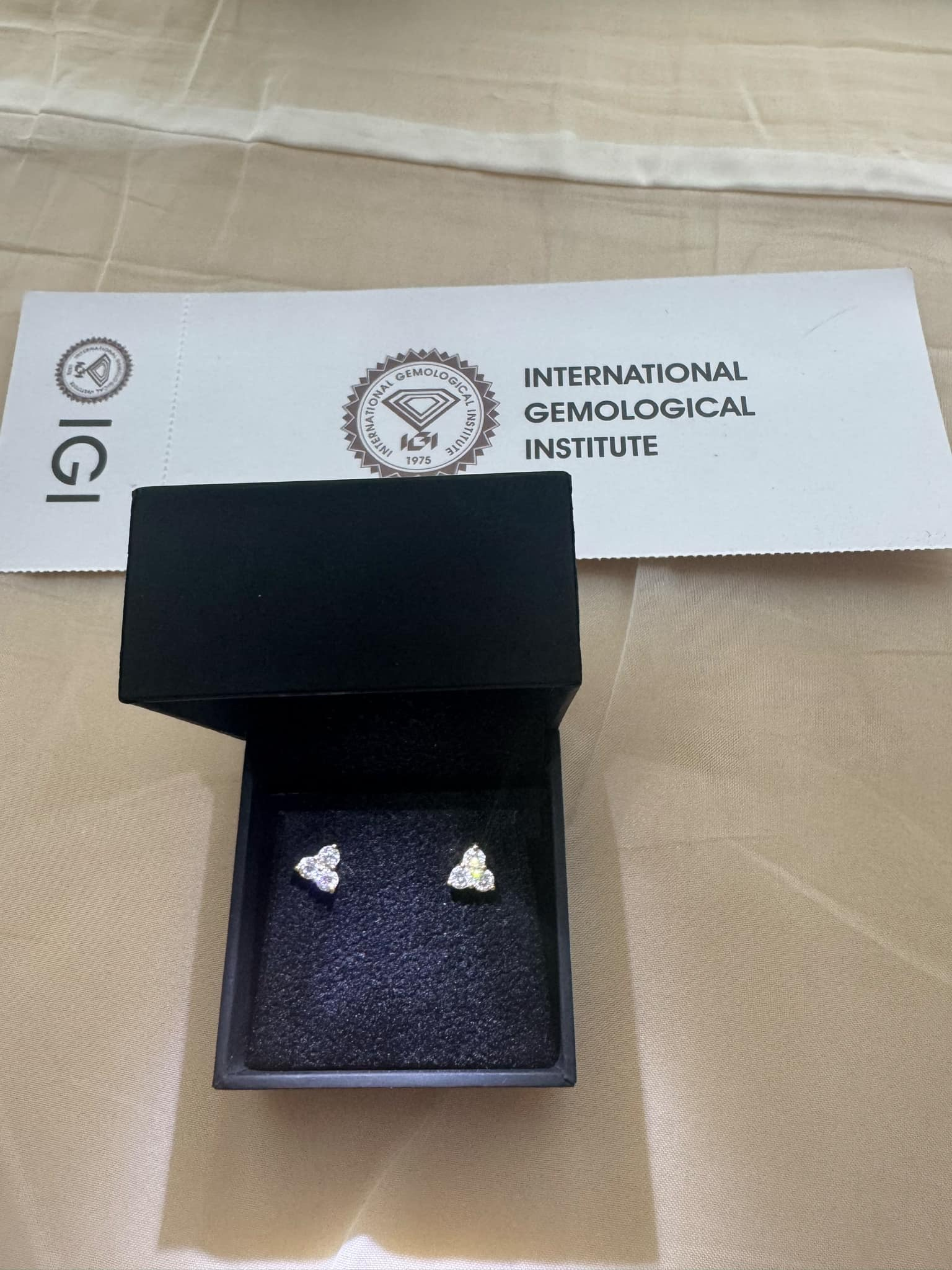 Prabangūs trikampiai 18 karatų aukso auskarai su 1.26 ct deimantais - Image 4