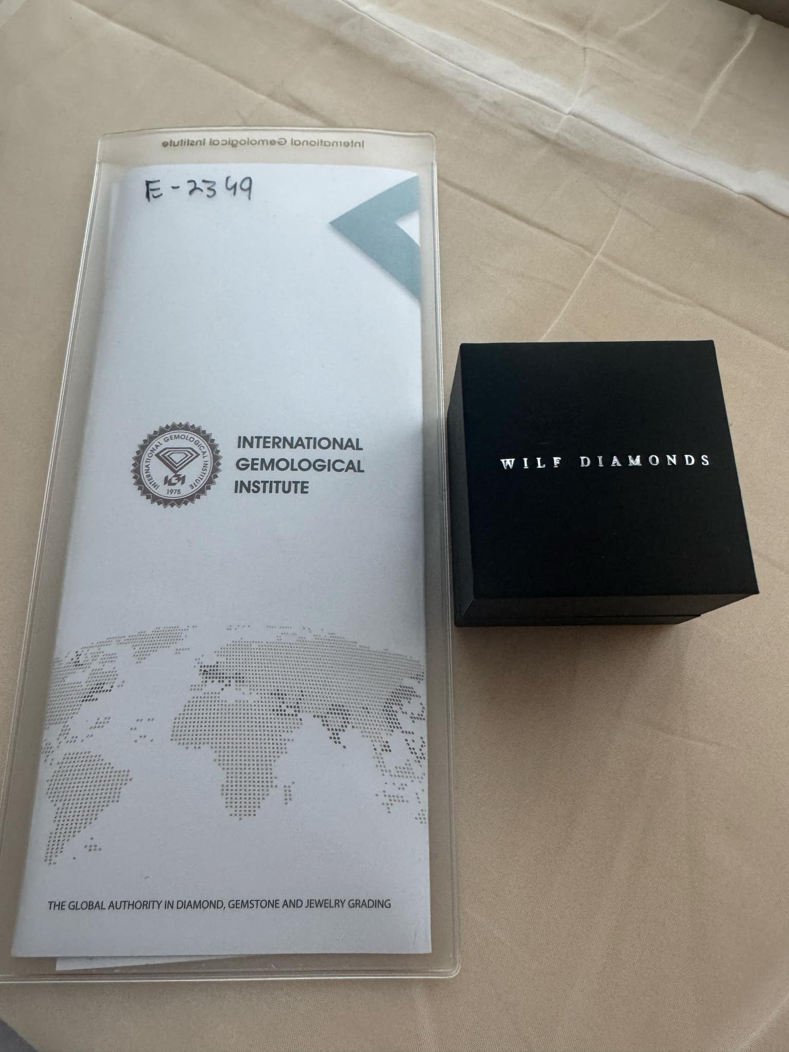 Prabangūs trikampiai 18 karatų aukso auskarai su 1.26 ct deimantais - Image 3