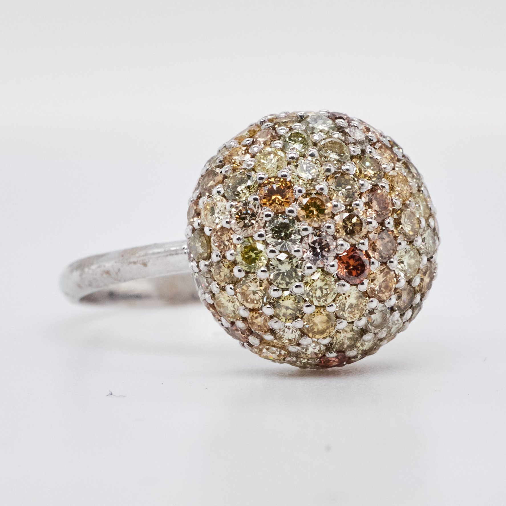 14 kt baltasis auksas su 2,85 ct natūraliais deimantais (Fancy geltonos–rudos spalvos)