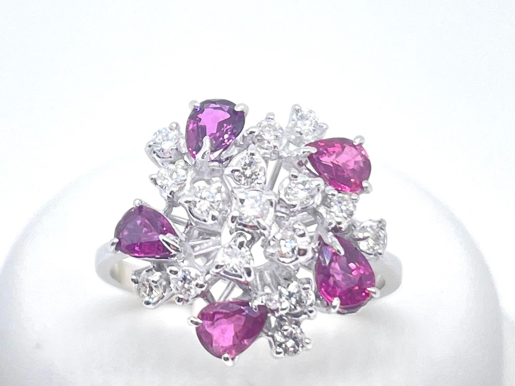 18 karatų baltojo aukso žiedas su 0,56 ct deimantais ir 1,00 ct natūraliais rubinais - Image 9