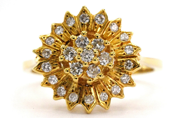 Prabangus ir elegantiškas 18 kt. Geltonojo aukso žiedas su 0.32 ct deimantais