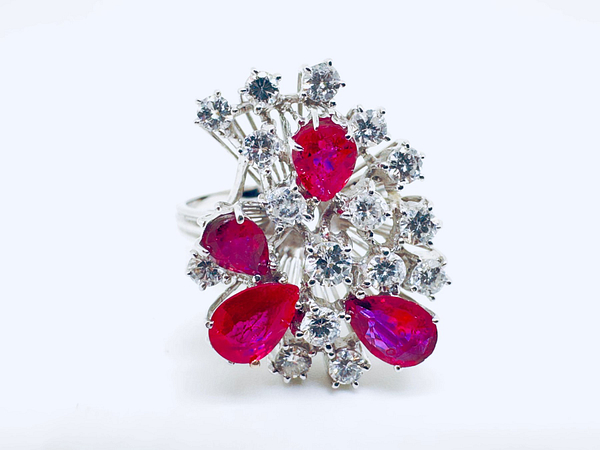 18 kt. balto aukso žiedas su natūraliais rubinais (2.35 ct) ir deimantais (1.65 ct, G/H VS/SI)