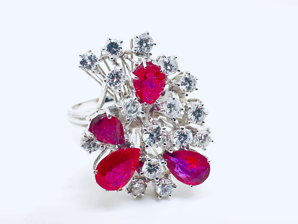 18 kt. balto aukso žiedas su natūraliais rubinais (2.35 ct) ir deimantais (1.65 ct, G/H VS/SI) - Image 3